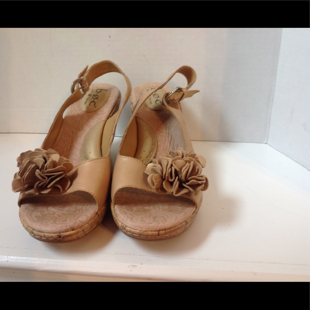 B.O.C. Born Gold Leather Sandals Flower Peep Toe
